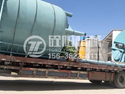 如何清理水泥搅拌运输车内的水泥？